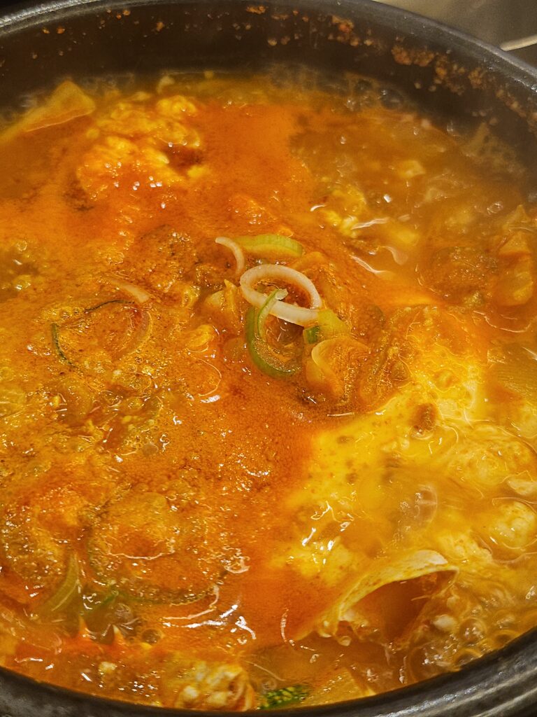 Kongdu Joobaek Haemul Sundubu Sotbap