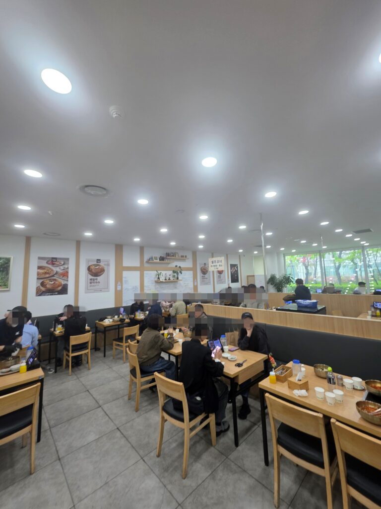 I-Park Mall Makguksu inside