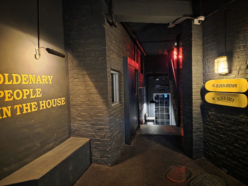 Olden Brown Dongmyo cafe