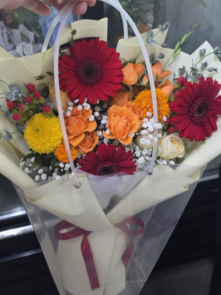 Bright bouquet for a first-meeting gift